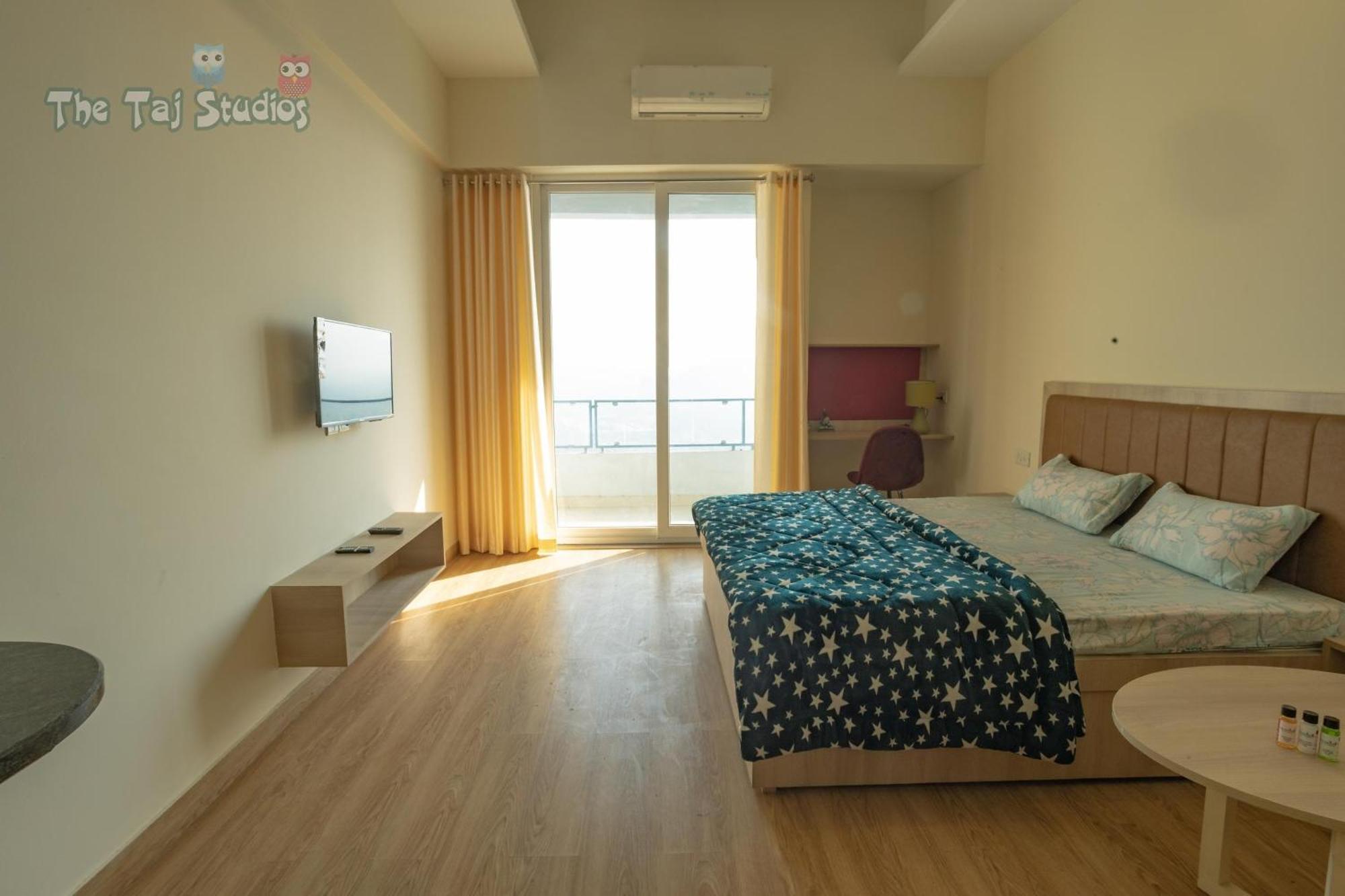 Gaur City Centre Ghaziabad Exterior photo